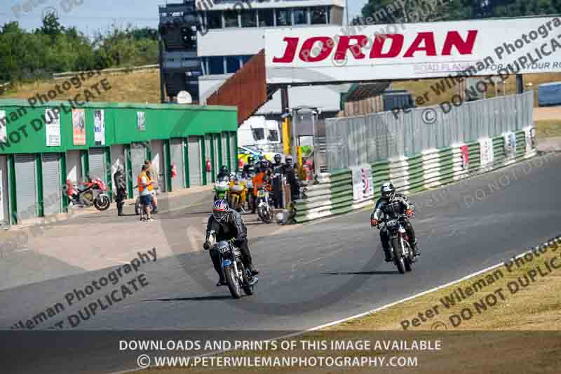 Vintage motorcycle club;eventdigitalimages;mallory park;mallory park trackday photographs;no limits trackdays;peter wileman photography;trackday digital images;trackday photos;vmcc festival 1000 bikes photographs